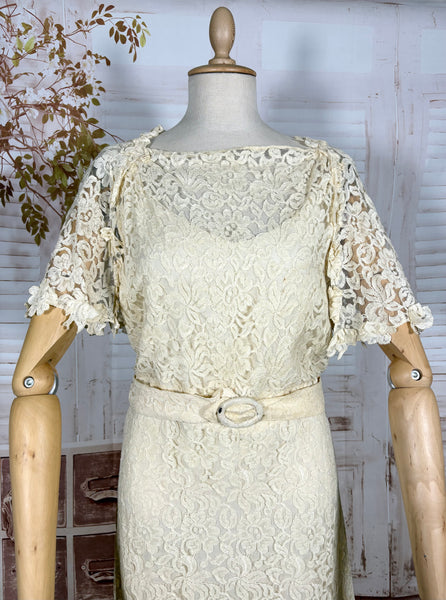 Stunning Late 1930s / Early 1940s Cream Lace Evening Gown