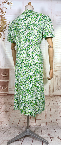 1940s Apple Green Floral Cotton Day Dress | Volup Zip Front House Dress