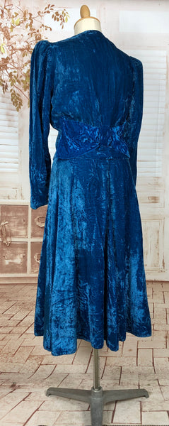 Luxurious Late 1930s / Early 1940s Vintage Royal Blue Crushed Velvet Suit