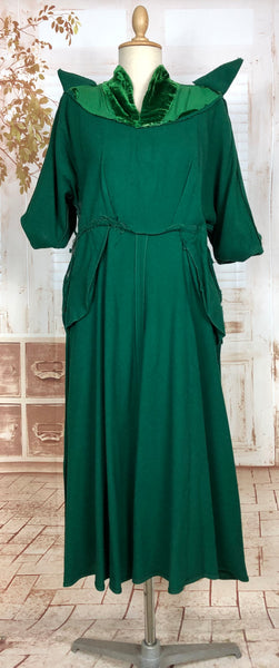 Stunning Emerald Green Volup Late 1940s / Early 1950s Wool Dress