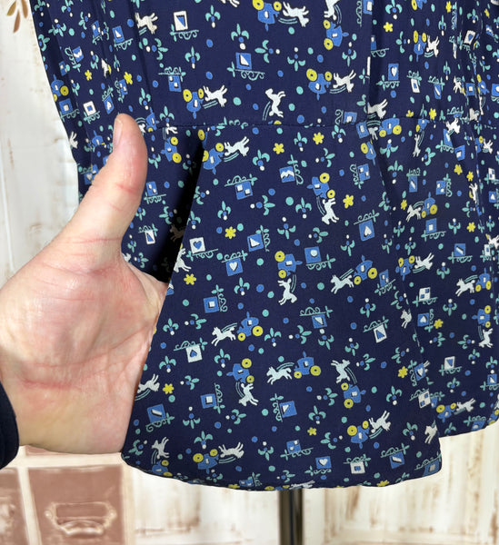 Fabulous Blue Novelty Horse And Carriage Print Volup 1940s Blazer