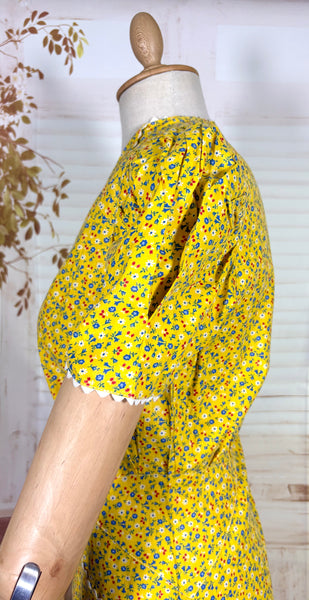 1940s Yellow Floral Zip Front Day Dress with Ric Rac Trim - Deadstock