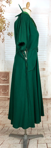 Stunning Emerald Green Volup Late 1940s / Early 1950s Wool Dress