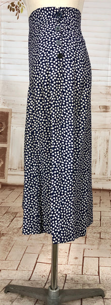 Original Early Late 1940s / Early 1940s Volup Vintage Blue And White Abstract Print Skirt Suit