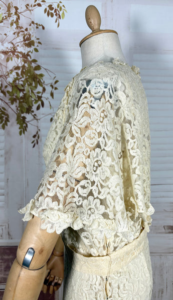Stunning Late 1930s / Early 1940s Cream Lace Evening Gown