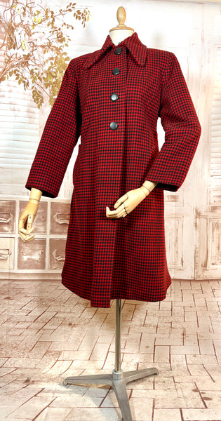 1940s Red & Black Checked Wool Swing Coat – Padded Shoulders, Oversized Collar