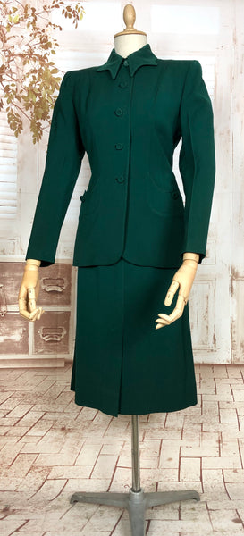 Exquisite Original 1940s Vintage Forest Green Suit With Amazing Bat Wing Collar By Forstmann