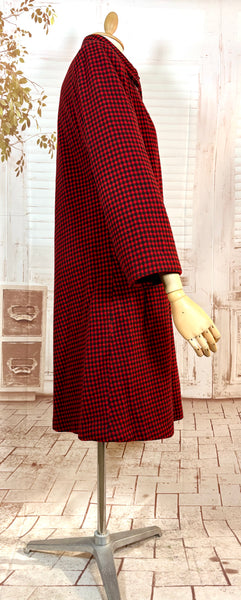 1940s Red & Black Checked Wool Swing Coat – Padded Shoulders, Oversized Collar