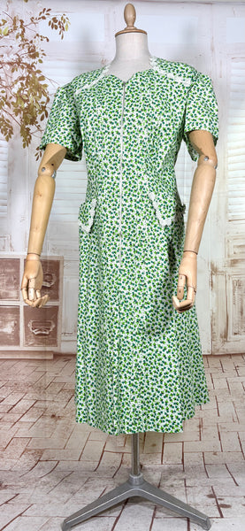 1940s Apple Green Floral Cotton Day Dress | Volup Zip Front House Dress