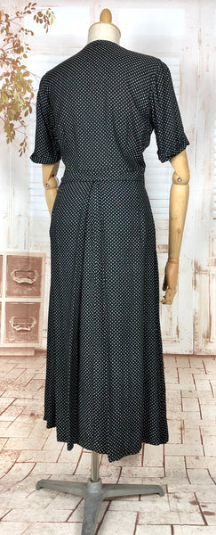 Wonderful Late 1930s / Early 1940s Original Vintage Black And White Floral Print Cotton Dress