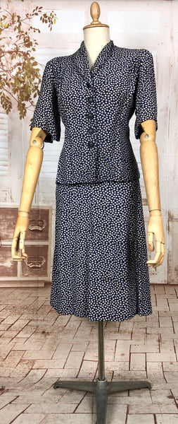 Original Early Late 1940s / Early 1940s Volup Vintage Blue And White Abstract Print Skirt Suit