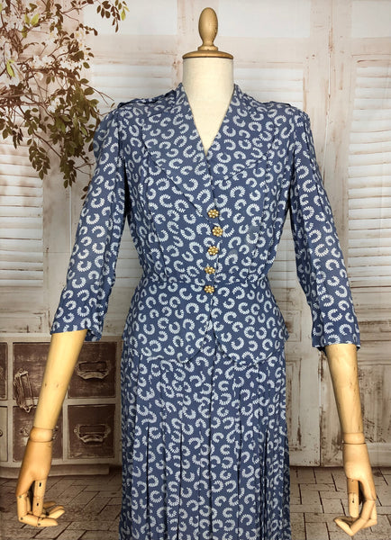 LAYAWAY PAYMENT 1 OF 2 - RESERVED FOR CLEMENTINE - Stunning Original 1940s Vintage CC41 Utility Rayon Novelty Print Skirt Suit