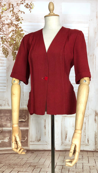 LAYAWAY PAYMENT 1 OF 2 - RESERVED FOR NICOLA - Stunning Original 1940s Volup Vintage Red Lightweight Summer Blazer With Geometric Button