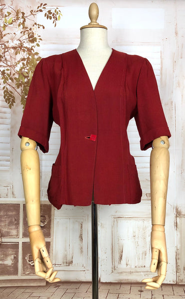 LAYAWAY PAYMENT 1 OF 2 - RESERVED FOR NICOLA - Stunning Original 1940s Volup Vintage Red Lightweight Summer Blazer With Geometric Button