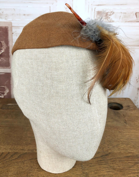 Fabulous Original Late 1930s / Early 1940s Vintage Rust Felt Cap With Feather Trim