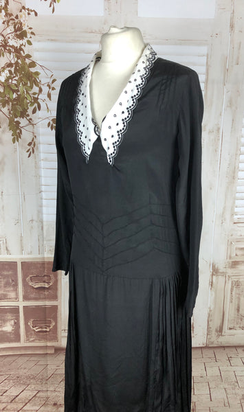 Original 1930s Vintage Volup Black Rayon Dress With Pierced White Puritan Collar