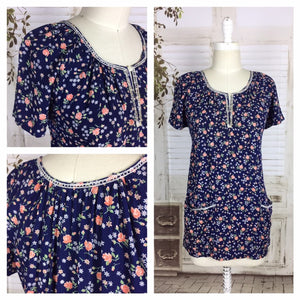 Original 1950s Vintage Blue Floral Smock Workwear Top With White Lace Volup
