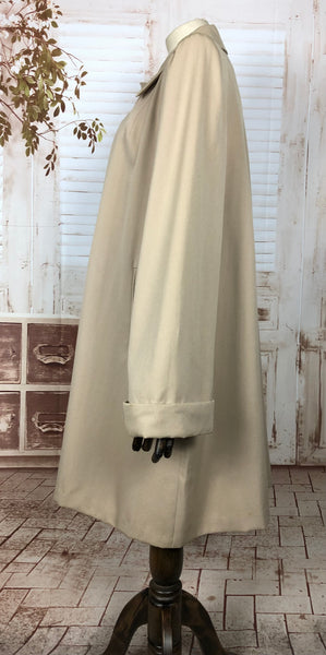 LAYAWAY PAYMENT 2 OF 2 - RESERVED FOR AMBIKA- Stunning Original 1940s 40s Volup Vintage Cream Grey Swing Coat With Gorgeous Button