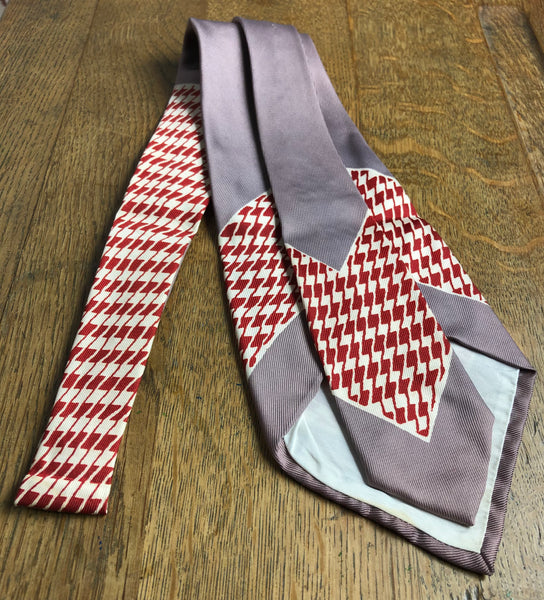 Amazing Original Late 1940s / Early 1950s Lilac And Red Houndstooth Californian Swing Tie