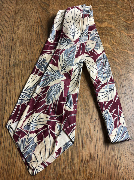 Beautiful Original Late 1930s / Early 1940s Burgundy Steel Blue And Cream Leaf Motif Silk Swing Tie