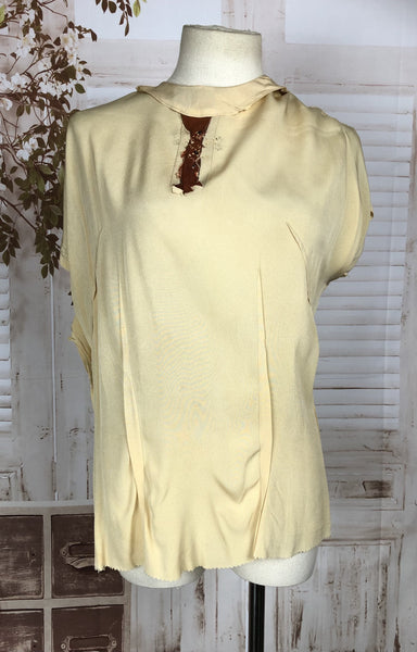 Gorgeous Original Vintage 1940s 40s Cream Rayon Button Back Blouse With Red Embellishment