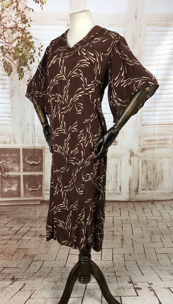 Original 1930s 30s Volup Vintage Brown Dress With Abstract Print And Huge Fluted Sleeves