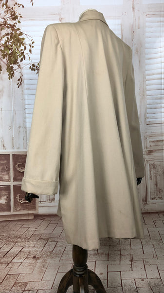 LAYAWAY PAYMENT 2 OF 2 - RESERVED FOR AMBIKA- Stunning Original 1940s 40s Volup Vintage Cream Grey Swing Coat With Gorgeous Button