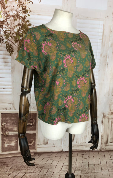 Original 1950s 50s Volup Vintage Green Crepe Blouse With Dolman Sleeve And Orientalists Pattern