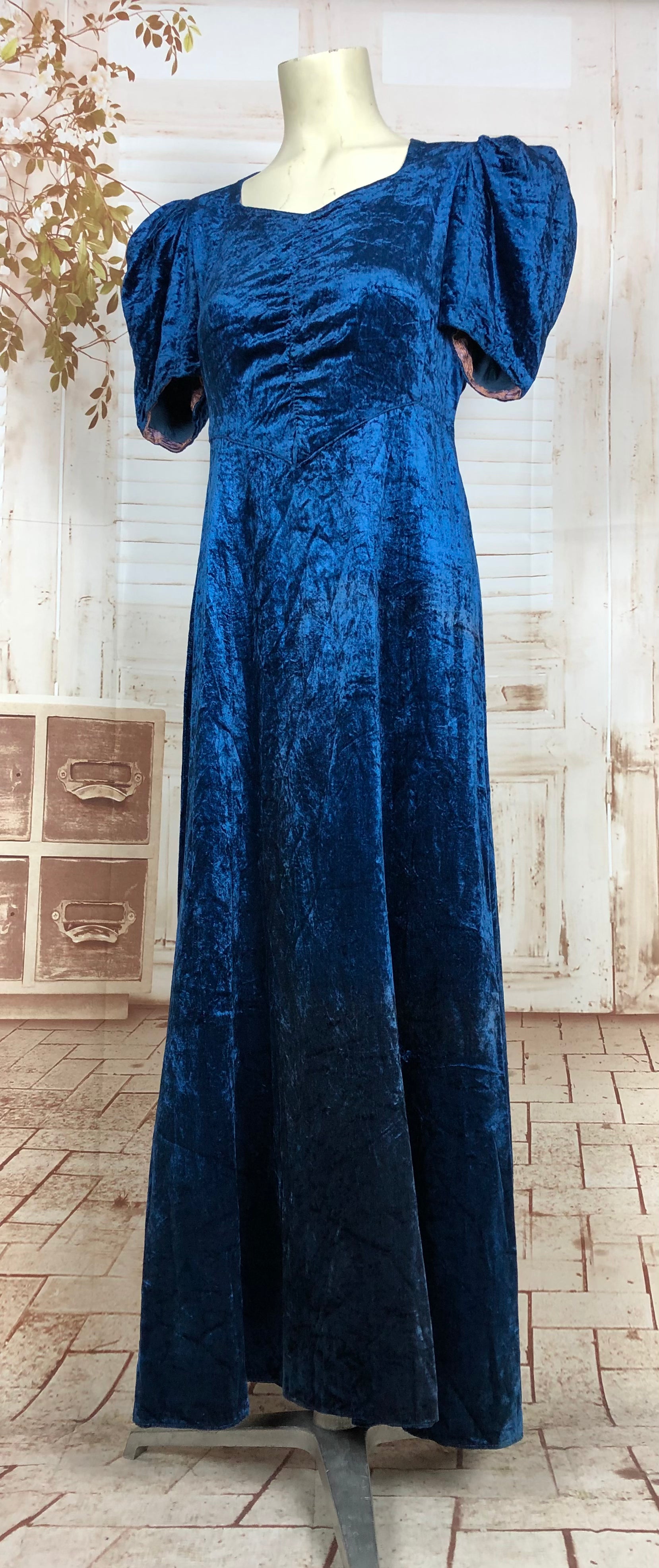 Electric blue velvet dress hotsell