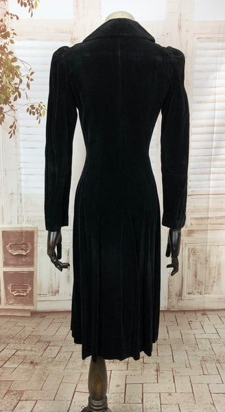 Amazing 1930s 30s Vintage Black Velvet Coat With Puff Sleeves