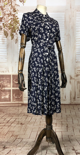 Gorgeous Original 1940s 40s Volup Vintage Novelty Floral Print Navy Blue Crepe Dress With Original Belt