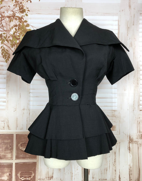 Amazing Original 1940s Vintage Femme Fatale Caped Peplum Suit Blazer
