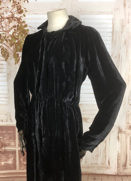 Original 1930s 30s Vintage Black Velvet Femme Fatale Dress