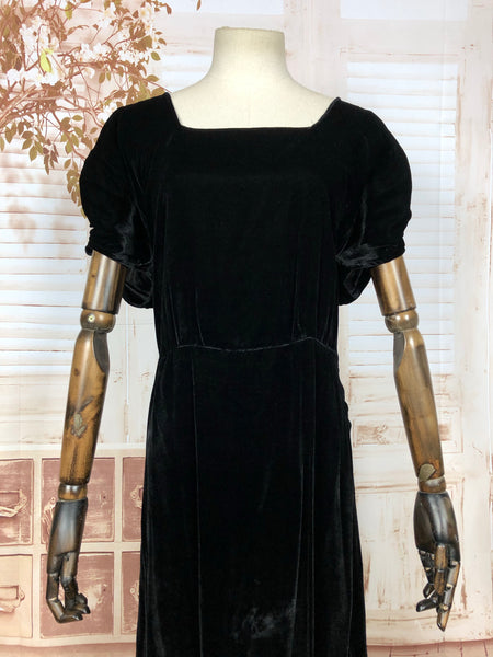 Super Sexy Original 1930s 30s Vintage Low Back Femme Fatale Black Velvet Evening Dress
