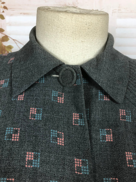 Beautiful Original 1940s 40s Vintage Darl Grey Blazer With Pink And Blue Squares