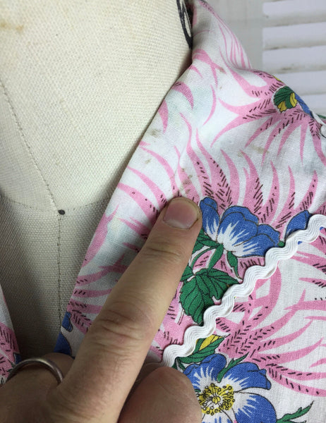 Original 1950s 50s Vintage Short Sleeve Cotton Summer Suit In Pink, White And Blue Hawaiian Floral Pattern
