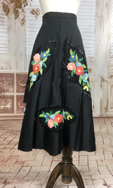 Original Vintage 1950s 50s Black Taffeta Skirt With Embroidered Straw Flowers