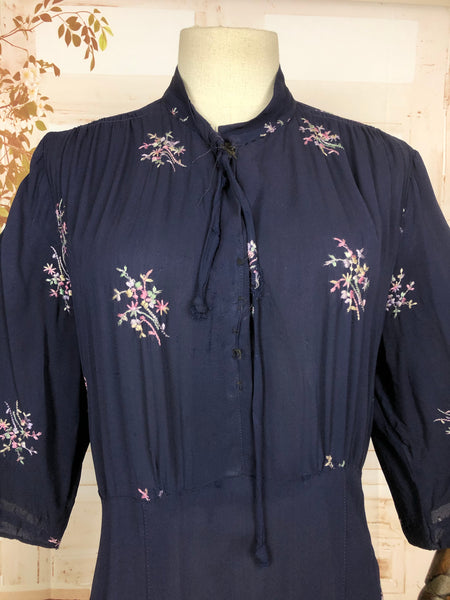 Stunning Original 1940s 40s Volup Vintage Navy Blue Dress With Embroidered Flowers