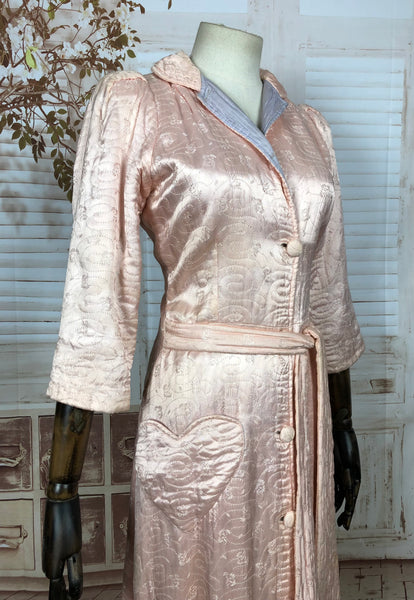 Incredible Original 1940s 40s Vintage Soft Pastel Pink Housecoat Robe With Heart Pocket By Bourne & Hollingsworth