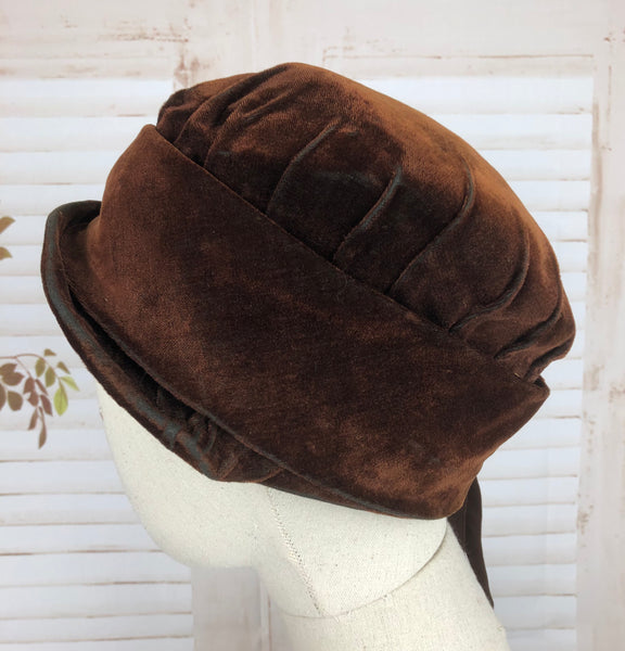Original 1920s 20s Vintage Flapper Brown Velvet Cloche Hat With Rosette Decoration