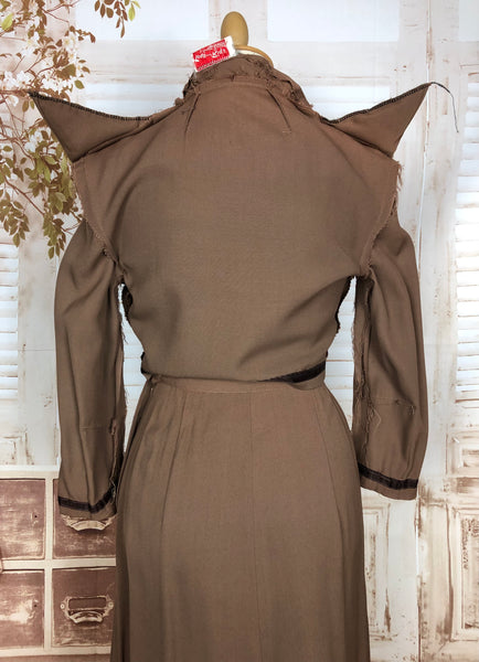 RESERVED FOR SENDI - PLEASE DO NOT PURCHASE - Stunning Original 1940s Vintage Milk Chocolate Brown Cropped Suit With Button Details