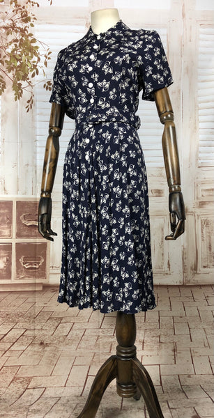 Gorgeous Original 1940s 40s Volup Vintage Novelty Floral Print Navy Blue Crepe Dress With Original Belt