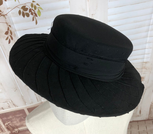 Beautiful Brimmed Original 1930s 30s Crepe Hat With Pinwheel Detailing