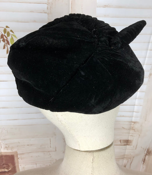 Vintage 1940s 40s Black Velvet Hat With Pleated Details And Huge Hat Pin