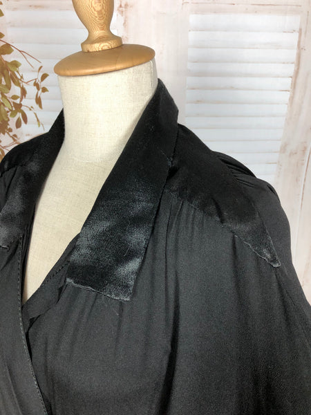 Exquisite Original 1920s Volup Vintage Black Fringed Flapper Evening Coat