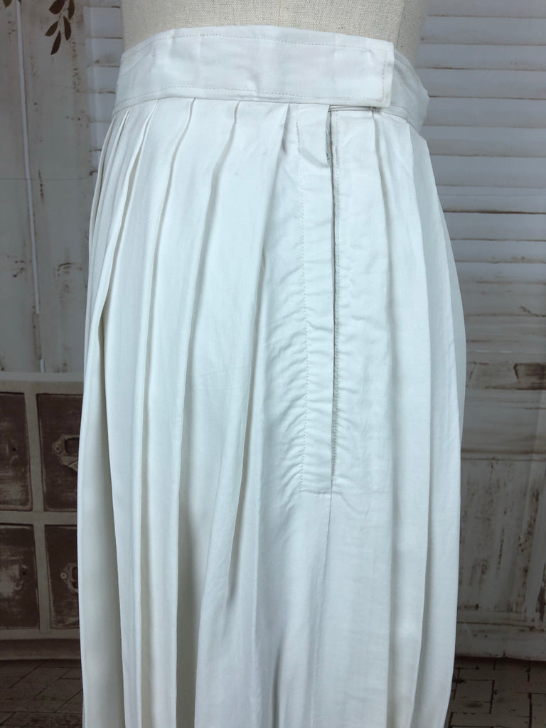 Original 1950s 50s Vintage White Cotton Sun Ray Pleated Skirt – Black ...