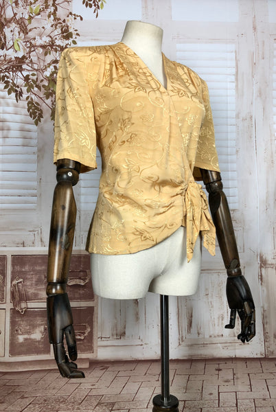 Gorgeous Original 1940s 40s Buttercream Yellow Embroidered Rayon Blouse