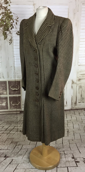 Original 1930s Vintage Ladies Brown Beige Houndstooth Tweed Coat With Puff Shoulders And Norfolk Belt Back
