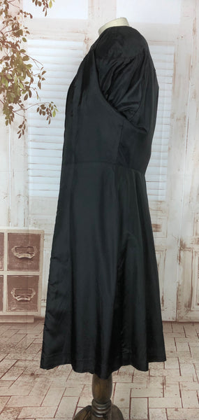 Amazing Original Late 1930s 30s / Early 1940s 40s Vintage Black Velvet Coat With Huge Shoulders