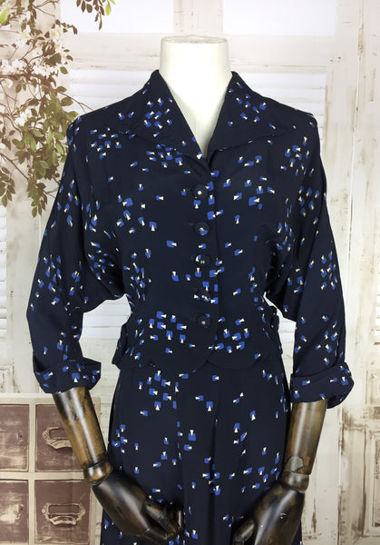 Original 1940s 40s Vintage Navy Blue Rayon Summer Suit With Scalloped Hem 